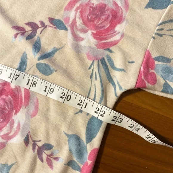 Honeyme Floral Dolman Sleeve Top NWT - Picture 9 of 11